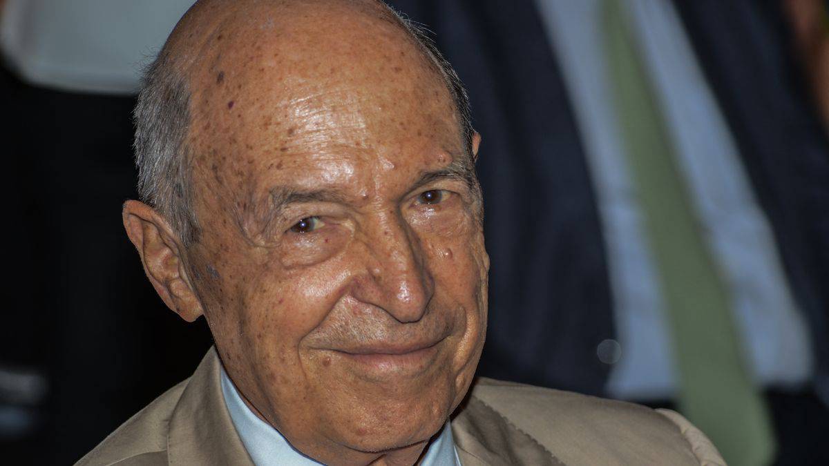 Former Greek PM Costas Simitis Dies at 88